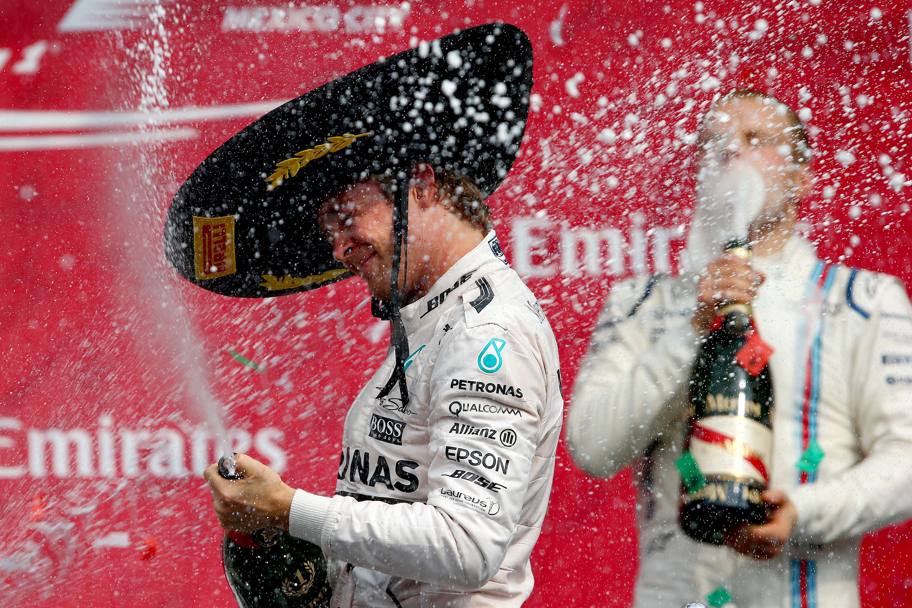 1 Novembre 2015: vittoria in salsa messicana e con sombrero al GP a Citt del Messico (Afp)